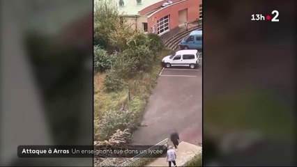 Video herunterladen: Arras: Un enseignant tué et 2 blessés graves - Le suspect, qui a crié 