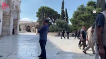 İsrail polisi, Mescid-i Aksa'da Filistinlilere gaz bombası ile müdahale etti, genç erkeklerin camiye girmesine izin verilmedi