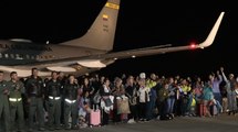 Llegó a Bogotá el primer vuelo humanitario de la FAC con colombianos que estaban en Israel