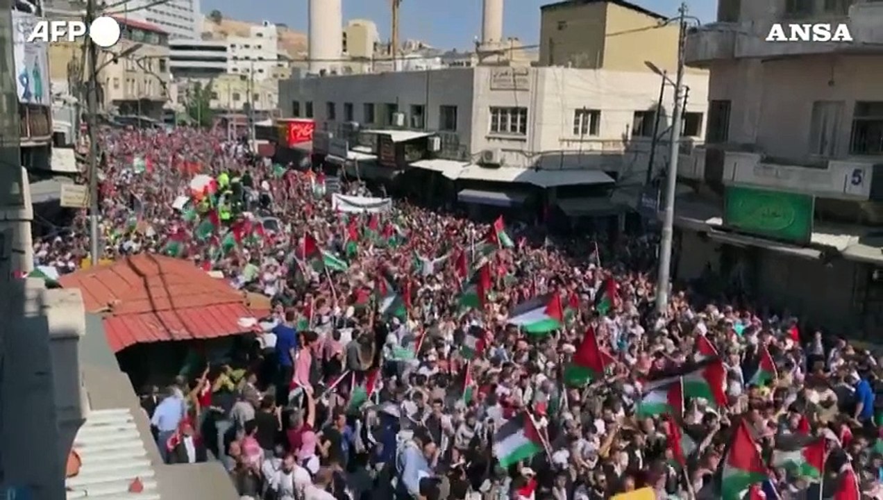 Migliaia di persone ad Amman manifestano solidarieta' con Gaza