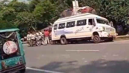 श्रावस्ती: चलती बस के साथ अचानक हो गया हादसा,सवारियों की थम गयी सांसें