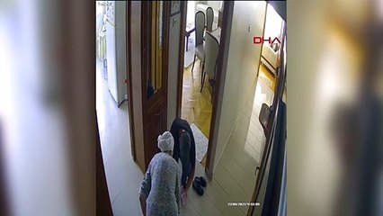 Eski futbolcunun sesini taklit ederek annesini dolandırdılar