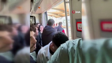 Tramvayda boks müsabakasını andırmayan kavga! O anlar kamerada