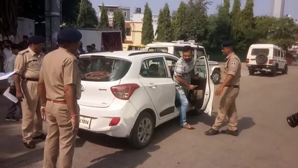 चुनाव को लेकर अलर्ट पुलिस, बापट चौराहे पर चल रही चेकिंग