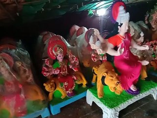 Watch Video: देवी प्रतिमाएं तैयार करने में जुटे कारीगर