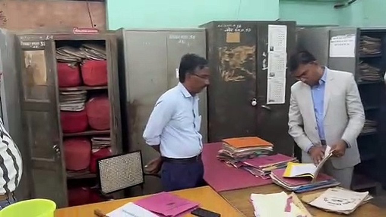 न्यास की फाइलें प्राइवेट व्यक्ति के पास, स्टोर...