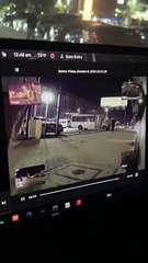 Le piéton n'est pas content de cette voiture