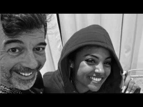 Stéphane Plaza célèbre une bonne nouvelle avec la chanteuse Wejdene