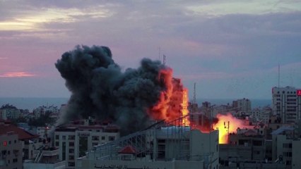 الجيش الإسرائيلي يدك 8 أحياء في غزة بالقنابل "الغبية".. وتحذيرات من كارثة إنسانية