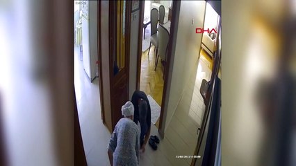 Futbolcu Raşit Çetiner'in annesi dolandırıldı