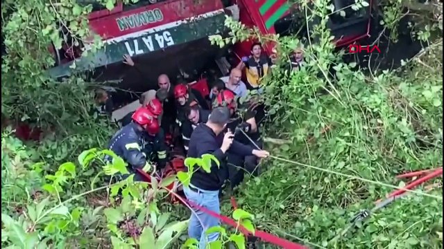 Un camion-citerne appartenant à la Direction de la gestion forestière s'est renversé dans une falaise à Gölcük, 1 personne est morte.