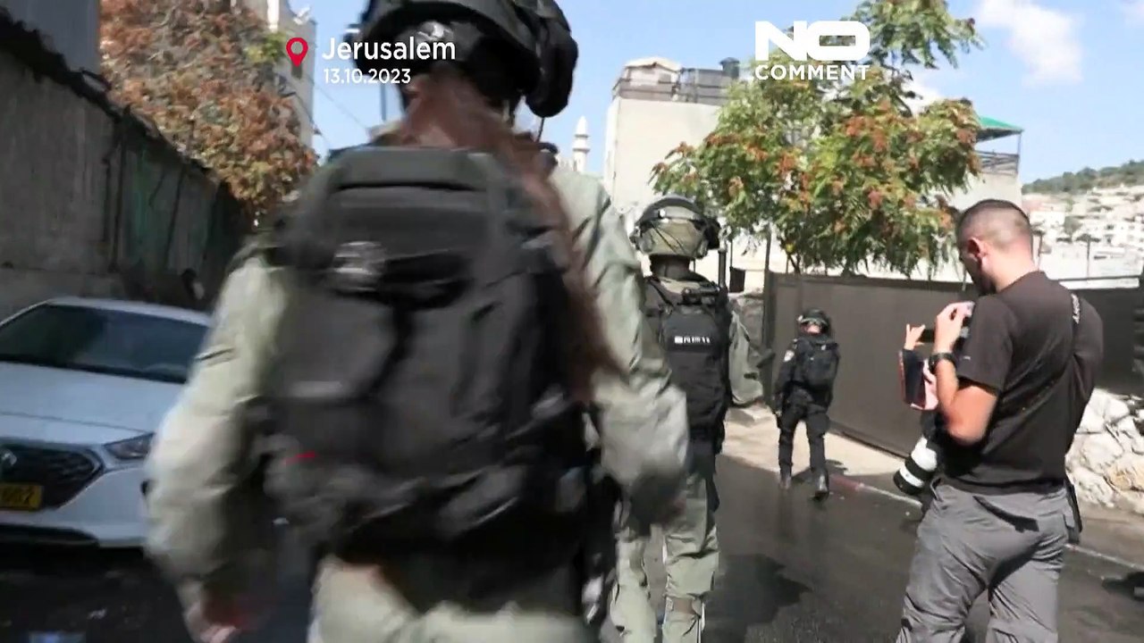 شاهد: الشرطة الإسرائيلية تطوّق القدس وتمنع المصلين من الوصول إلى المسجد الأقصى