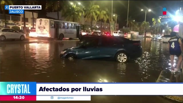 Intensas lluvias provocan el desbordamiento de dos canales en Jalisco