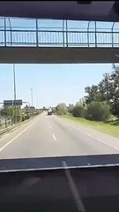 Un camión chocó contra un puente peatonal de la ruta 36 y lo tiró abajo