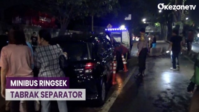 Kabur Usai Tabrak Pengendara Motor, Minibus Ringsek Tabrak Separator di Kebayoran Lama