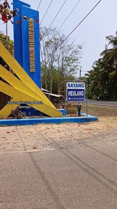 Sayang Heulang beach  #sayangheulang #garutbeach #pantaisayangheulang #dokumentasiperjalanan #solotraveling #madhangbolo #anakpantai