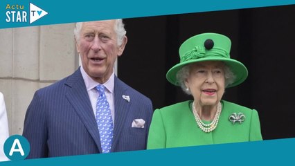 Heureusement     Elisabeth II moqueuse, sa remarque acerbe sur le physique de son fils Charles à