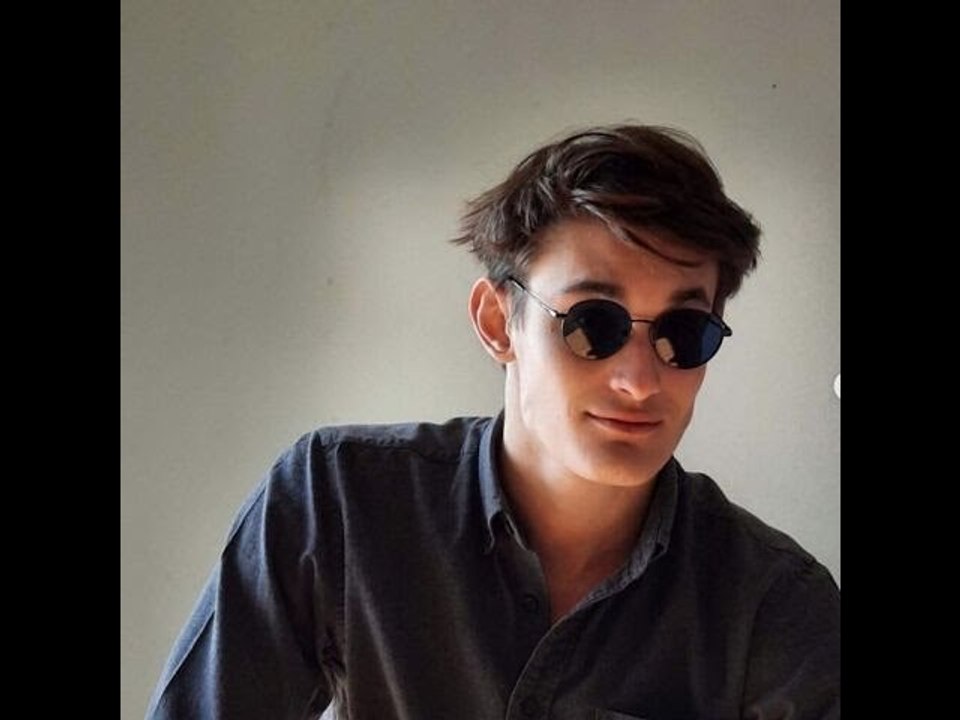 PHOTO – Aurélien Enthoven, fils de Carla Bruni, célèbre ses racines italiennes...