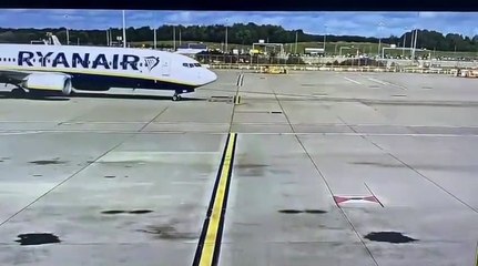 Collision entre un avion Ryanair et un camion à bagages