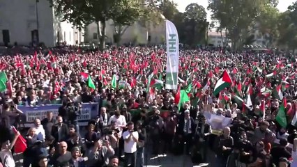 İHH Başkanı, Ümit Özdağ'ı yuhalattı