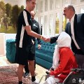 Ronaldo, İranlı engelli ressam Fatemeh Hamami ile kucaklaştı