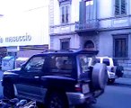 Firenze squatter aggredisce guardia giurata  davanti al supermercato 26-3-09