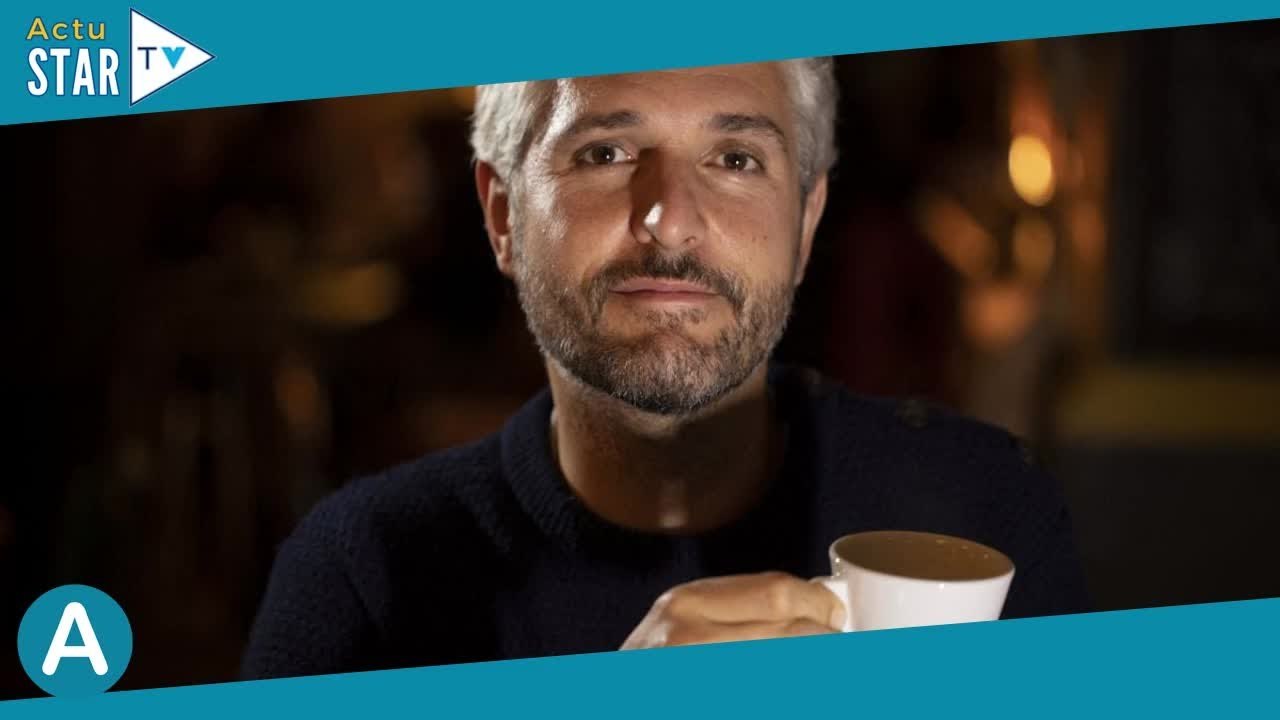 Pierre-Emmanuel Barré en couple avec une chanteuse, photos de la belle blonde et de leur bébé