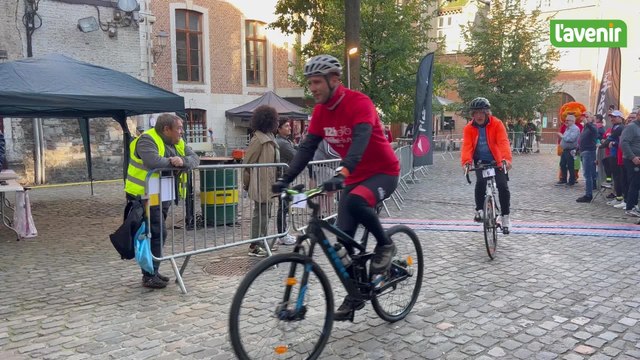 12H vélo : les coureurs ont pris le départ place Verte à Huy