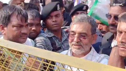 पटना: सड़क पर उतर गए उपेंद्र कुशवाहा, पुलिस के रोकते ही हो गए आक्रोशित