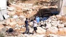İsrail'de silahlanan sivil Yahudiler, Filistin köylerine saldırdı