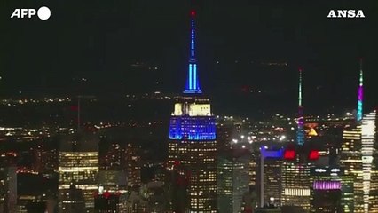 Download Video: Usa, l'Empire State Building illuminato con i colori della bandiera israeliana