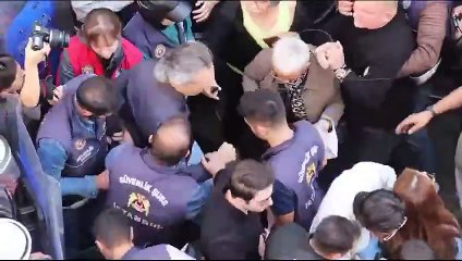 Cumartesi Anneleri’nden Besna Tosun da ters kelepçeyle gözaltına alındı