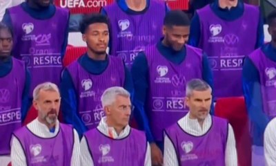 Todibo explose de rire pendant la minute de silence en l'honneur du professeur d'Arras assassiné [NED - FRA]