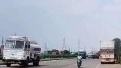 देवास: सिलेंडर से भरे ट्रक में होने लगा लीकेज,इलाके में मची अफरा तफरी