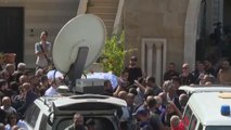 Cientos de personas asisten al funeral por el periodista de Reuters Issam Abdallah