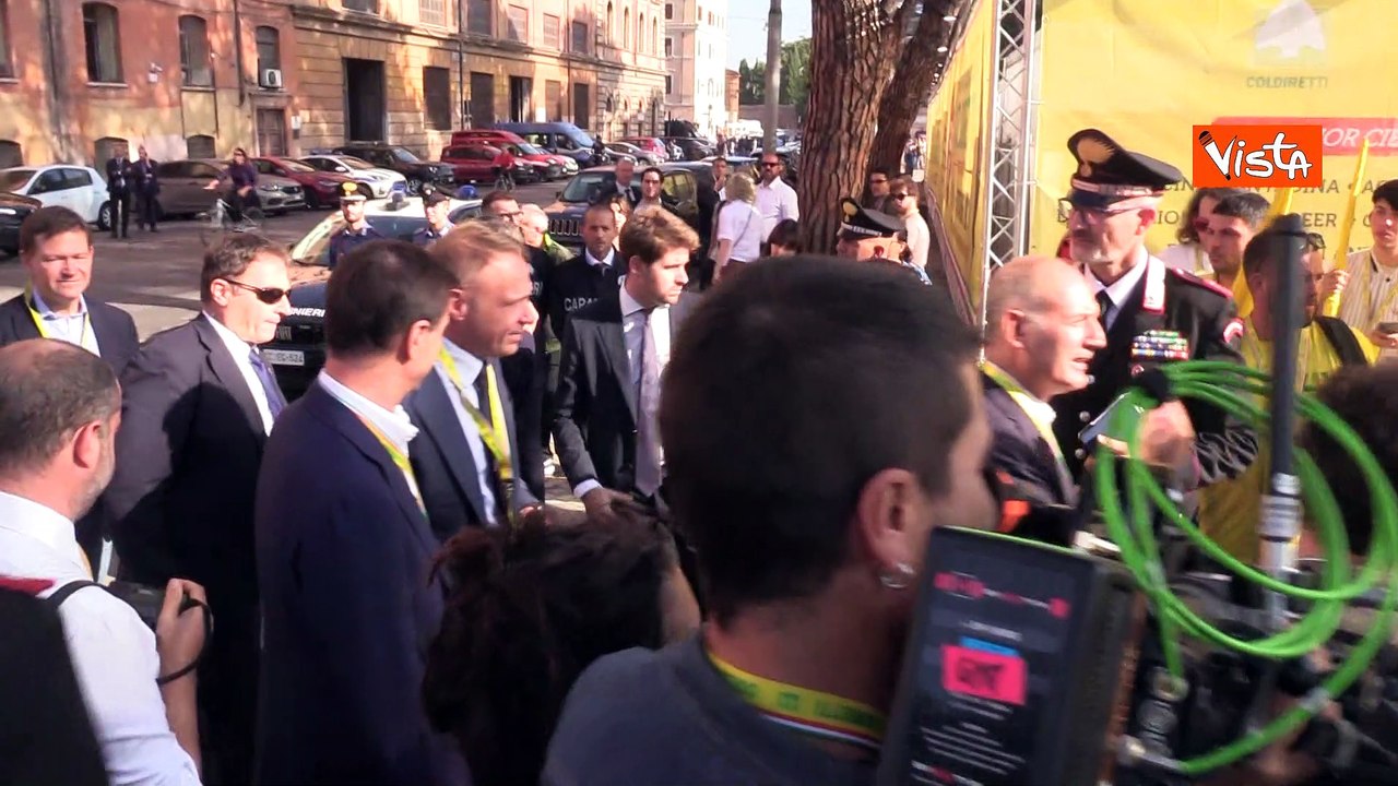 Villaggio della Coldiretti, il ministro Lollobrigida visita lo stand della Polizia di Stato