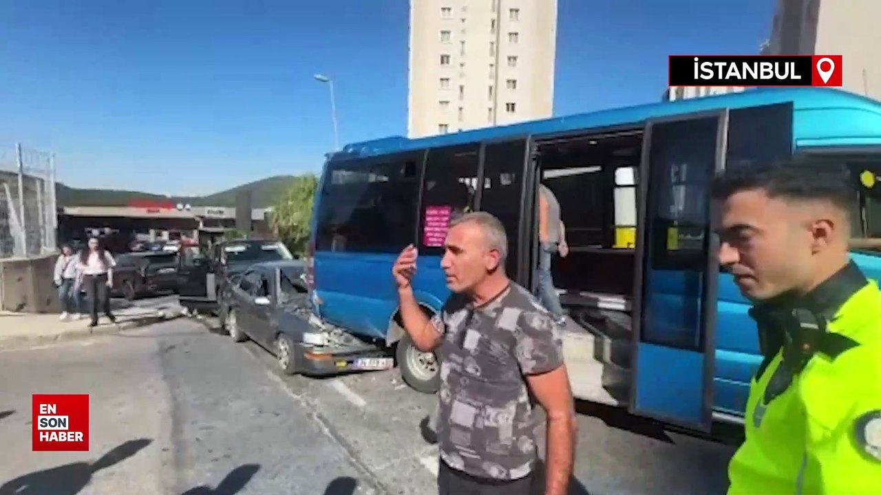 Maltepe'de asılı kalan minibüsü zıplayarak kurtarmaya çalıştılar