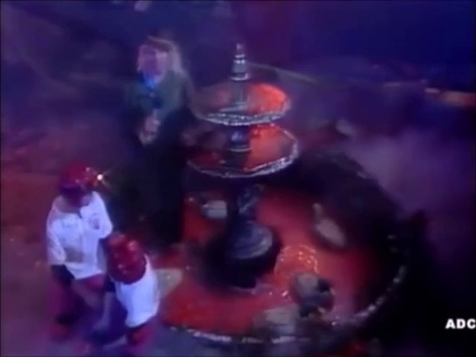 Celebrity Double Dare UK 1992 Obstacle Course Run 1