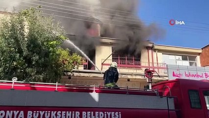 Un incendie s'est déclaré sur un lieu de travail au bazar des grossistes à Konya