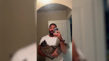 Un joven deja su trabajo minutos después de empezar su primer día en la empresa