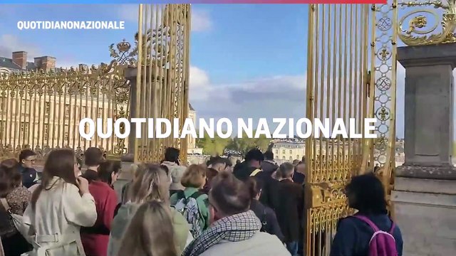 Allarme bomba a Versailles, evacuati i visitatori