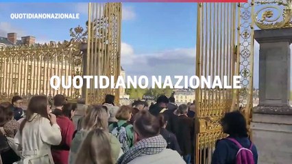 Allarme bomba a Versailles, evacuati i visitatori