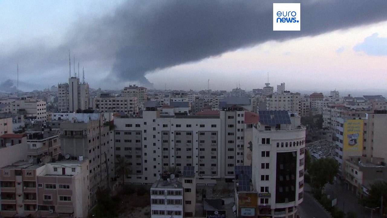 Attacchi israeliani su Gaza: "Pronti per l'operazione di terra". Hamas: "Uccisi nove ostaggi"