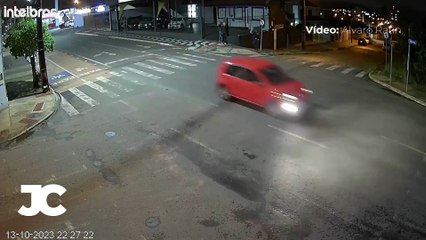 Quatro veículos são roubados de revenda em PG