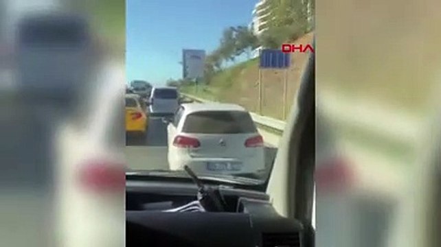 Maltepe'de otomobiliyle makas atan sürücü kazaya davetiye çıkardı