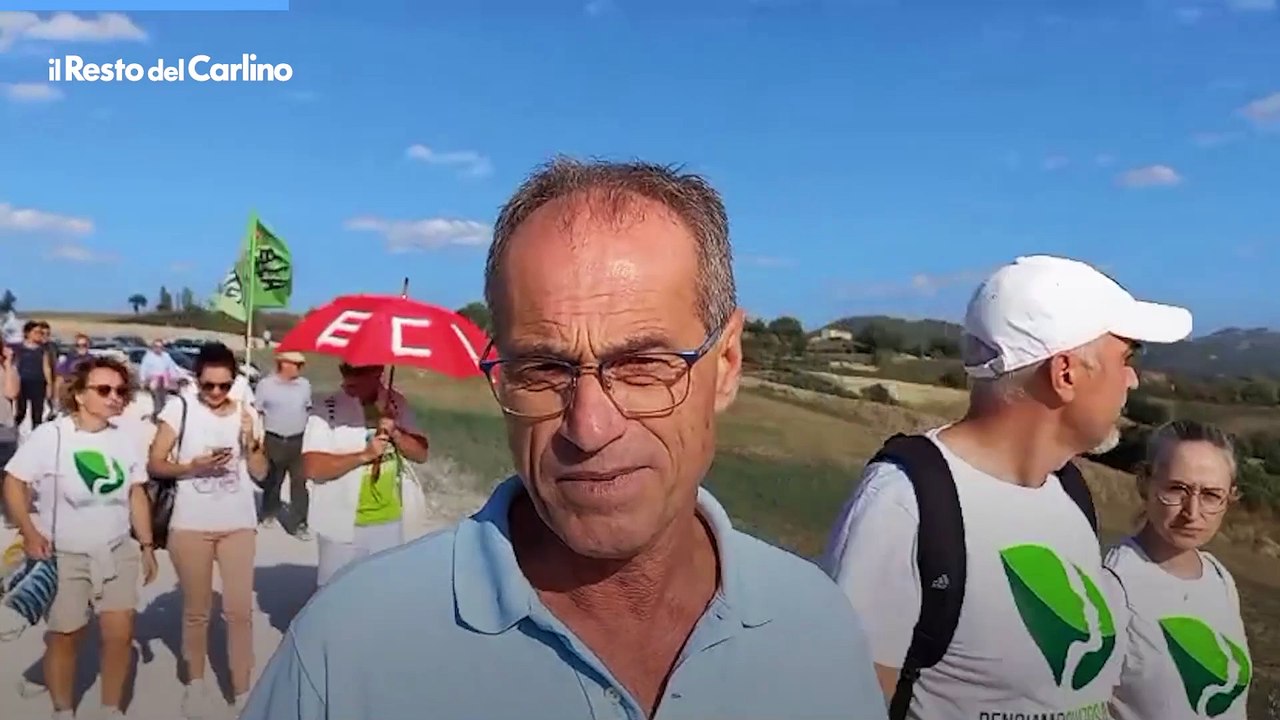 Marcia anti discarica a Pesaro, c'? anche l'assessore regionale all'Ambiente: "Ecco perch? sono qui oggi"