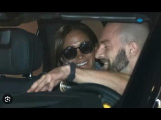 Meghan Markle se prépare à retrouver le prince Harry à son arrivée à l'aéroport de Düsseldorf