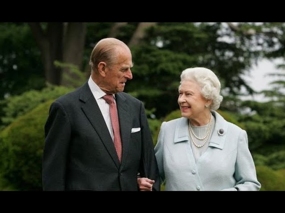‘Incredibly unusual’ Queen pays touching tribute to beloved Philip with decorative brooch