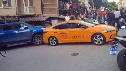 Il est entré en tant que client et a tué le chauffeur de taxi.