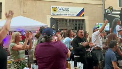 La joie des supporters argentins après la victoire de leur équipe contre le Pays de Galles